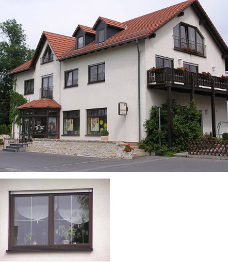 Wohn- und Geschäftshaus - Fenster mit innliegenden Sprossen